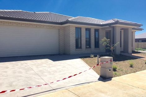 Property photo of 22 Goolwa Road Point Cook VIC 3030