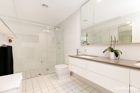 Property photo of 25 Shore Crescent Bulimba QLD 4171