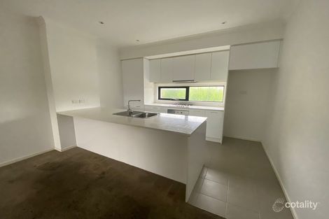 Property photo of 27 Ulmara Parkway Maidstone VIC 3012