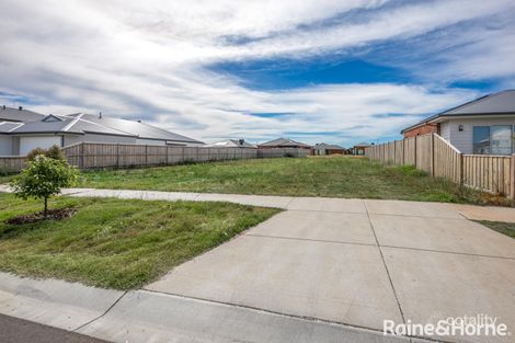 Property photo of 11 Lindquist Drive Gisborne VIC 3437