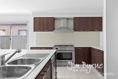 Property photo of 32 Bacchus Road Cranbourne West VIC 3977