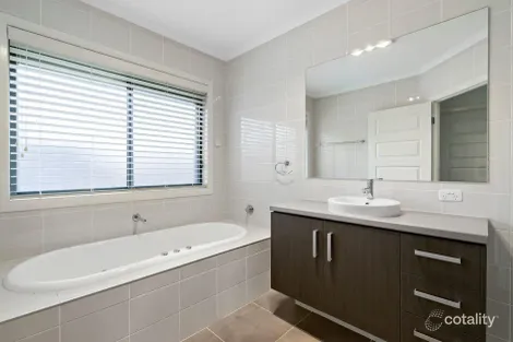 Property photo of 4 Sanderling Crescent Cranebrook NSW 2749
