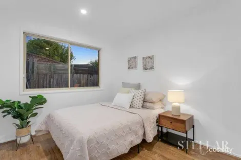 Property photo of 32 Godwin Crescent Cranbourne North VIC 3977