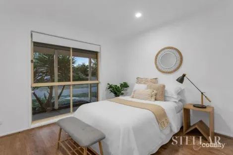 Property photo of 32 Godwin Crescent Cranbourne North VIC 3977