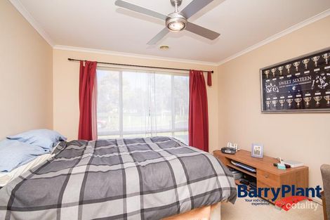 Property photo of 4 Elmwood Place Cranbourne West VIC 3977