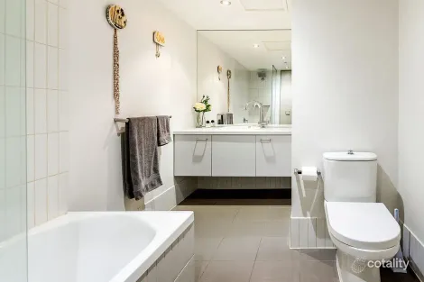 Property photo of 204/220 Commercial Road Prahran VIC 3181