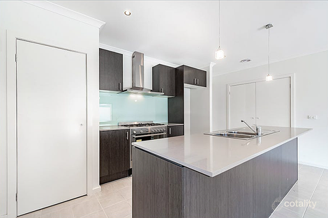 Property photo of 32 Palladium Circle Beveridge VIC 3753
