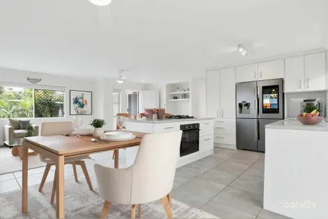 2/14 Almond St, Holloways Beach, QLD 4878