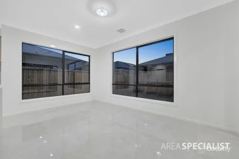 Property photo of 16 Koenig Street Clyde North VIC 3978