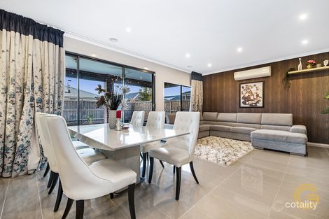 Property photo of 8 Verve Circuit Cranbourne West VIC 3977