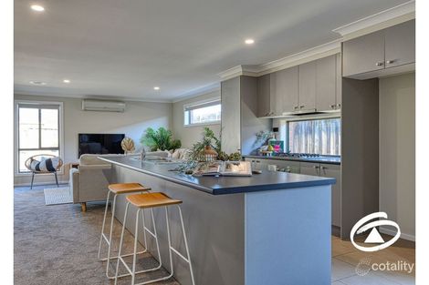 Property photo of 8 Cascade Way Pakenham VIC 3810