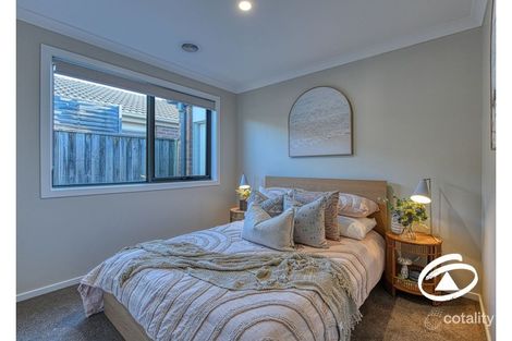 Property photo of 8 Cascade Way Pakenham VIC 3810