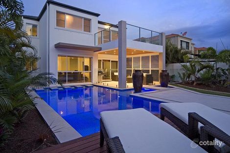 8389 Magnolia Dr E, Hope Island, QLD 4212