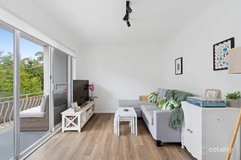 2/16 Wyadra Ave, Freshwater, NSW 2096