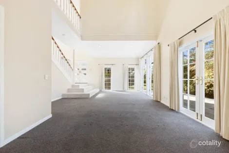 2 Bielby Rd, Kenmore Hills, QLD 4069