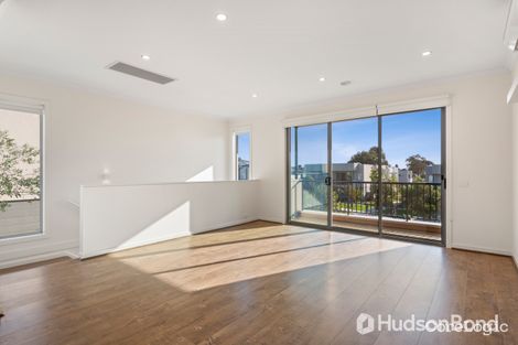 Property photo of 18 Heffernan Walk Heidelberg Heights VIC 3081