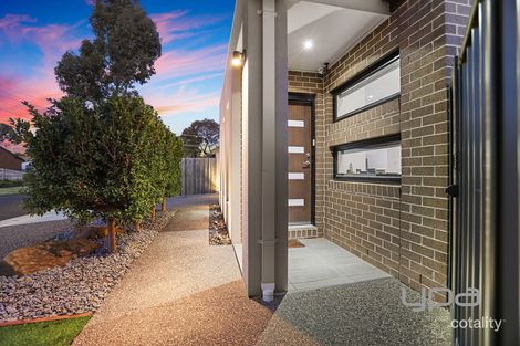 Property photo of 2A Illawong Grove Werribee VIC 3030