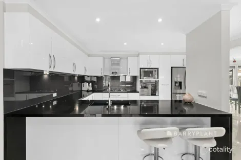 Property photo of 7 Ainsleigh Court Narre Warren VIC 3805