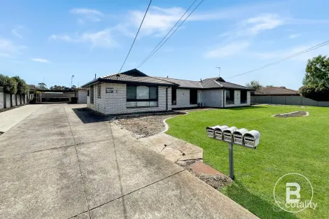 1/4-6 Aminya Ave, Delacombe, VIC 3356