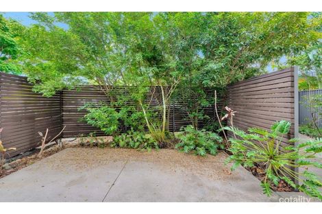 Property photo of 6 Lakefront Crescent Varsity Lakes QLD 4227