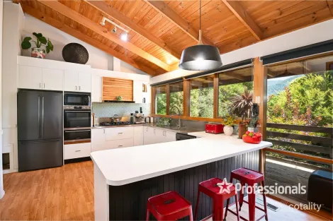 Property photo of 3 Boronia Road Warburton VIC 3799