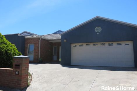 8 Deakin Gr, Burnside Heights, VIC 3023