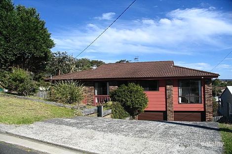 Property photo of 19 Yakaloo Crescent Forresters Beach NSW 2260