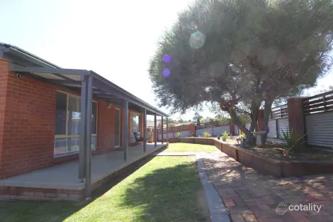 92 Blackett Ave, Young, NSW 2594