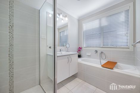 25 Artfield St, Cranbourne East, VIC 3977