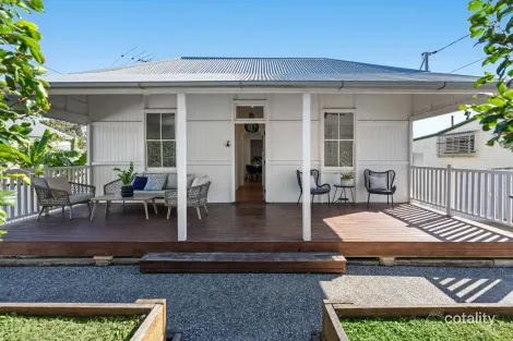 63 Barrinia St, Manly, QLD 4179
