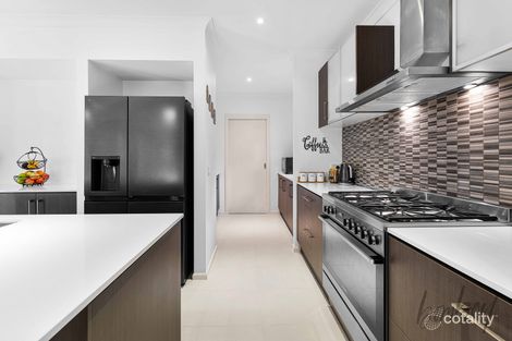 Property photo of 4 Eynesbury View Wollert VIC 3750