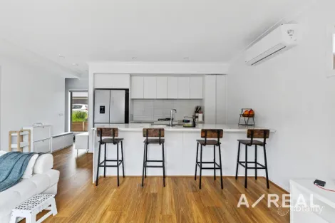 Property photo of 3 Oasis Place Clyde North VIC 3978