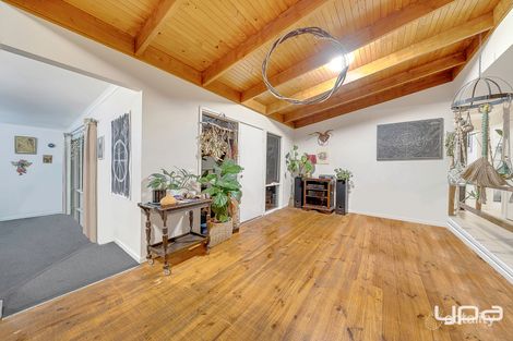 Property photo of 5 Mitta Mitta Way Meadow Heights VIC 3048