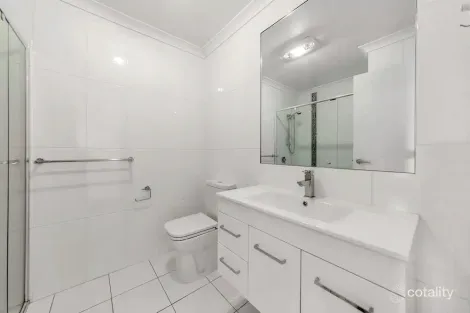 Property photo of 2/17 Ashley Drive Wanniassa ACT 2903