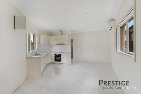 Property photo of 14 Buranda Crescent St Johns Park NSW 2176