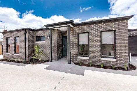 Property photo of 2/821 Barkly Street Mount Pleasant VIC 3350