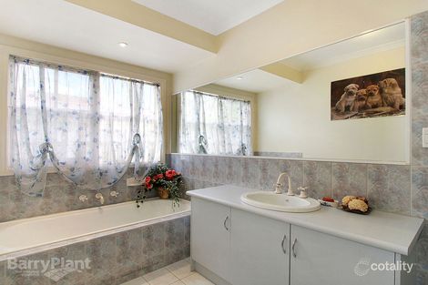 Property photo of 22 Warbler Court Boronia VIC 3155