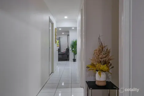 Property photo of 102 Banksia Circuit Forest Lake QLD 4078