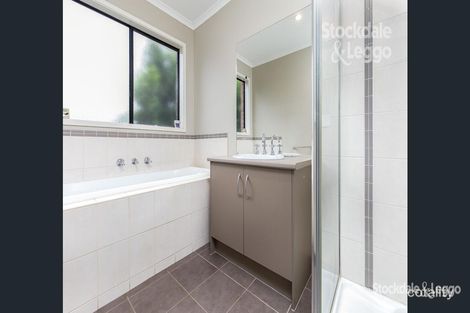 Property photo of 9 Ellenborough Crescent Manor Lakes VIC 3024