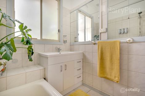 Property photo of 1/5 Dorrington Avenue Reservoir VIC 3073