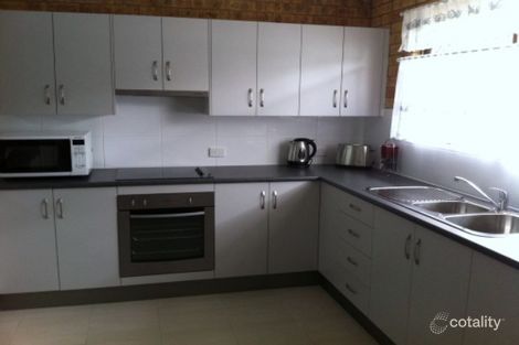 Property photo of 2/40 Dawn Crescent Emerald QLD 4720