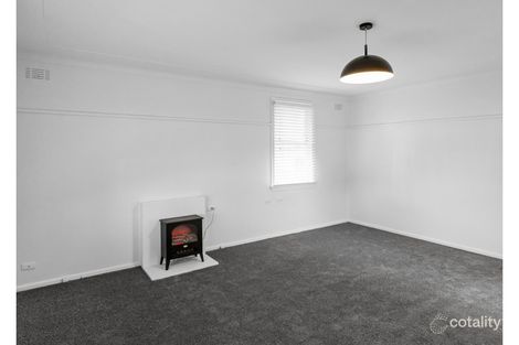 Property photo of 1 Essex Road Mount Austin NSW 2650