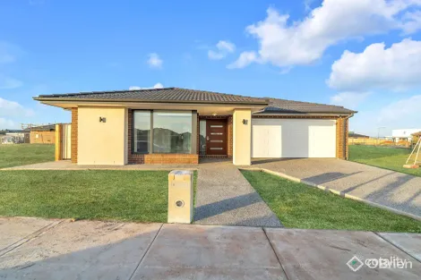 Property photo of 28 Nash Boulevard Rockbank VIC 3335