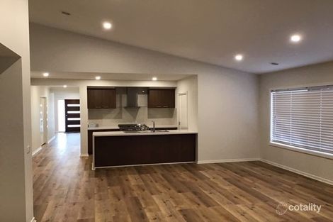 Property photo of 16 Valere Street Mickleham VIC 3064