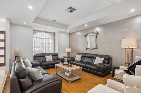 Property photo of 6 Mitta Place Taylors Hill VIC 3037
