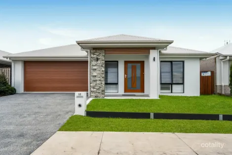 17 Zeil Cres, Banya, QLD 4551