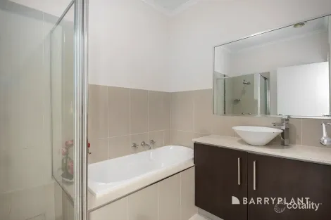 Property photo of 2A Warraburra Avenue Rosebud VIC 3939