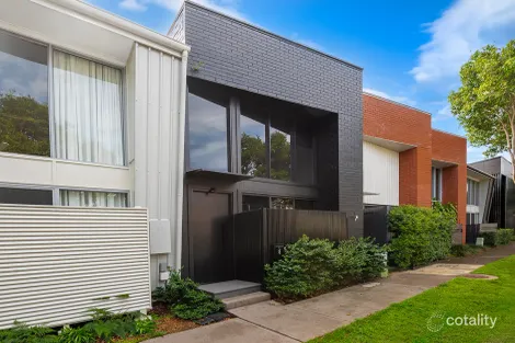 8 Watts Dr, Varsity Lakes, QLD 4227