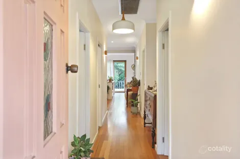 Property photo of 39 Phillips Crescent Mangerton NSW 2500