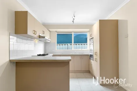 Property photo of 28 The Parkway Hampton Park VIC 3976